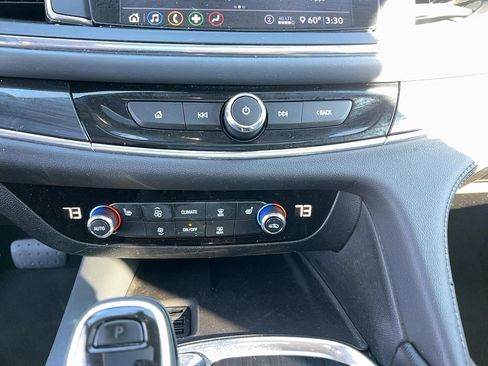 Used 2020 Buick Enclave Essence image 19