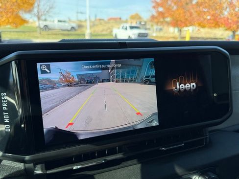 New 2025 Jeep Gladiator Sport image 18