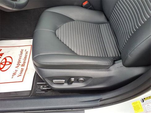 Used 2023 Toyota Camry SE image 13