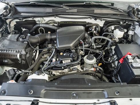 Used 2021 Toyota Tacoma SR w/ SR Convenience Package image 17