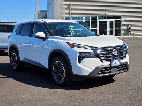 Used 2025 Nissan Rogue SV AWD/4WD image 3