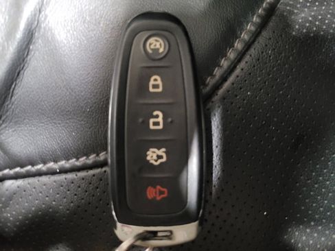 Used 2016 Ford Taurus Limited image 32