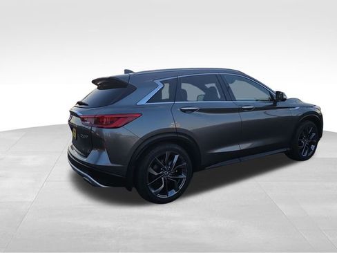 Used 2019 INFINITI QX50 Essential w/ Sensory Package image 11