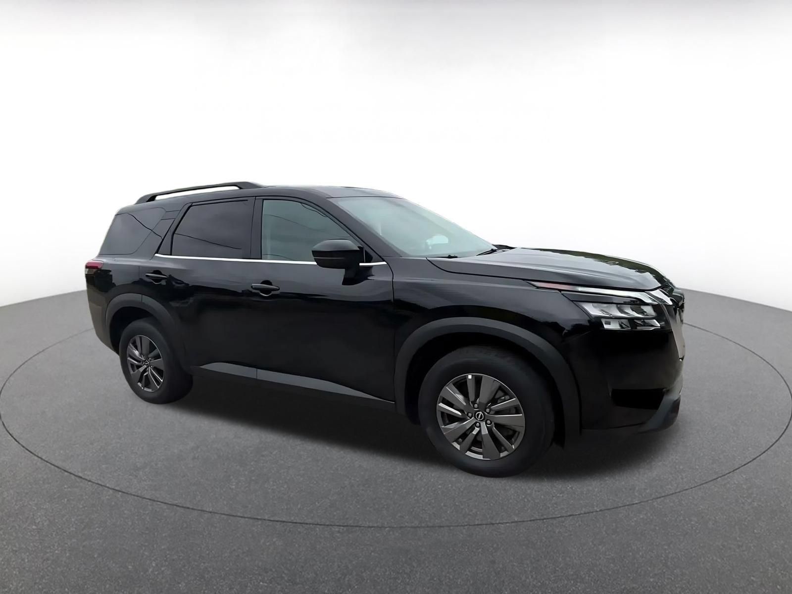 Used 2025 Nissan Pathfinder SV AWD/4WD image 2
