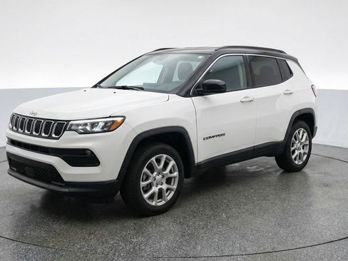 Used 2025 Jeep Compass Limited image 3