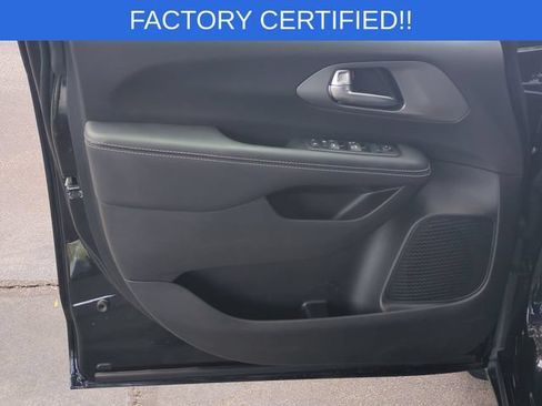 Used 2025 Chrysler Voyager LX FWD image 12
