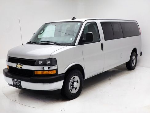 Used 2018 Chevrolet Express 3500 LT w/ LT Preferred Equipment Group image 2