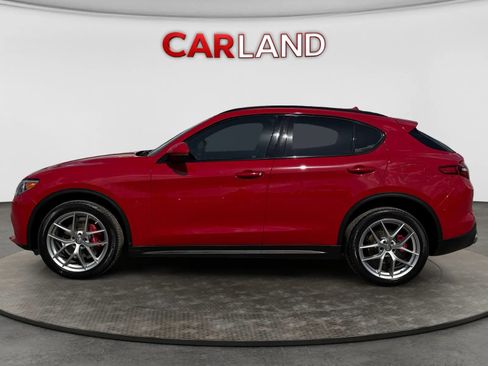 Used 2018 Alfa Romeo Stelvio Ti Sport AWD/4WD image 2