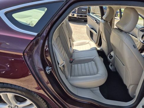 Used 2018 Ford Fusion SE w/ Fusion SE Technology Package FWD image 11