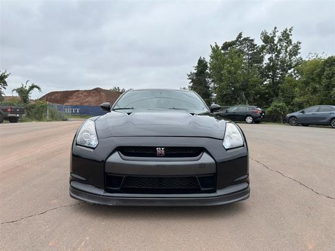 Used 2010 Nissan GT-R Premium image 3