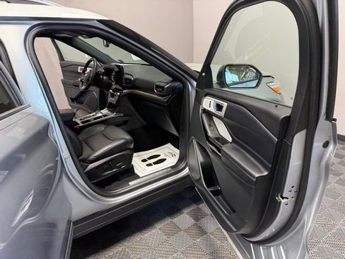 Used 2023 Ford Explorer Platinum w/ Technology Package AWD/4WD image 26