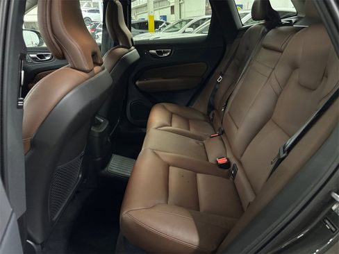 Used 2019 Volvo XC60 T8 Momentum w/ Premium Package image 14