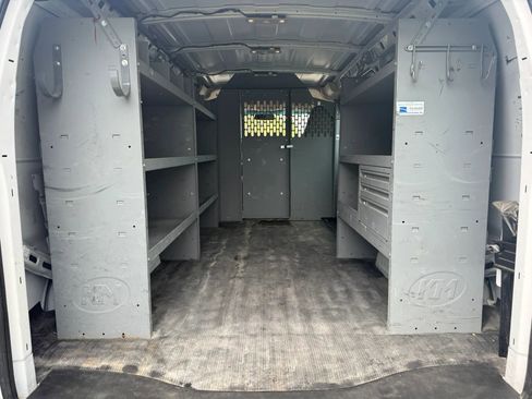 Used 2018 Chevrolet Express 2500 w/ Driver Convenience Package RWD image 22