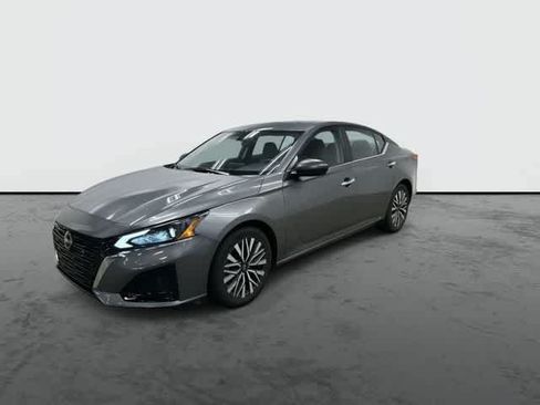 Used 2024 Nissan Altima 2.5 SV FWD image 8