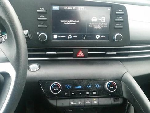 Used 2023 Hyundai Elantra SEL w/ Preferred Accessory Package image 10