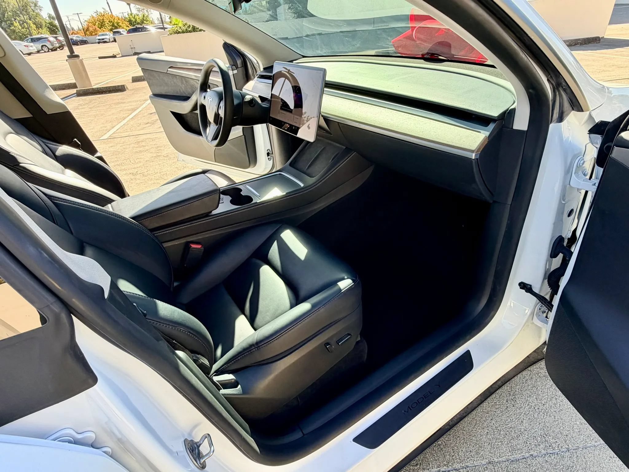 Used 2024 Tesla Model Y Performance AWD/4WD image 24