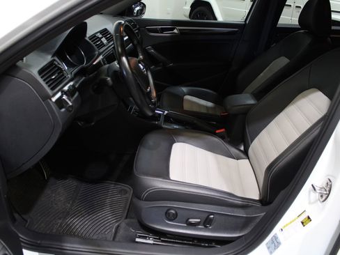 Used 2018 Volkswagen Passat 3.6 image 22