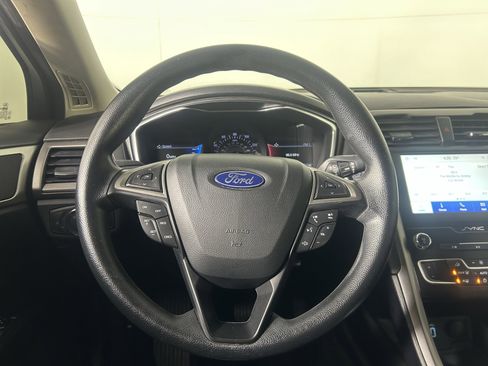 Used 2020 Ford Fusion SE image 30