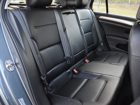 Used 2017 Volkswagen Golf S image 15