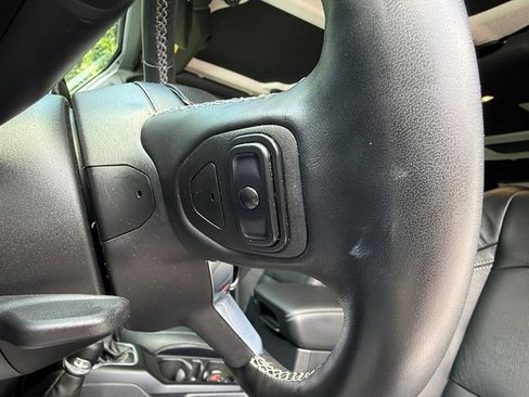 Used 2022 Jeep Wrangler Unlimited Sahara w/ LED Lighting Group AWD/4WD image 13
