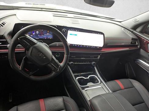 Used 2025 Chevrolet Traverse RS AWD/4WD image 16