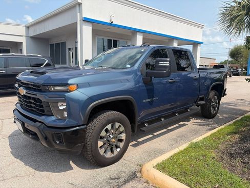 Used 2025 Chevrolet Silverado 2500 Custom w/ Custom Value Package AWD/4WD image 1