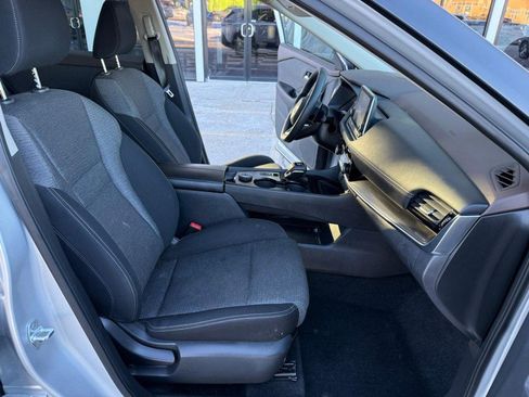 Used 2022 Nissan Rogue SV image 16