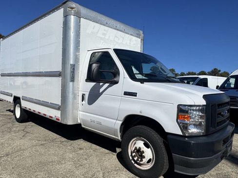 Used 2022 Ford E-350 and Econoline 350 Super Duty image 8