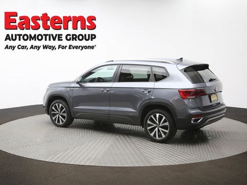 Used 2024 Volkswagen Taos SE image 61