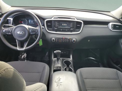 Certified 2017 Kia Sorento LX image 10