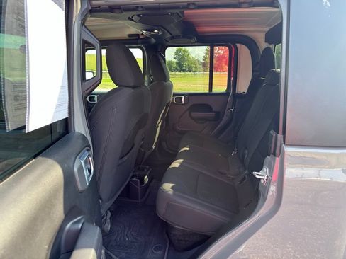 Used 2022 Jeep Gladiator Overland AWD/4WD image 26