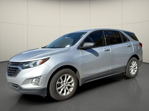 Used 2018 Chevrolet Equinox LS image 3