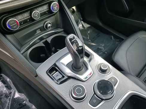 Used 2022 Alfa Romeo Stelvio Veloce image 30