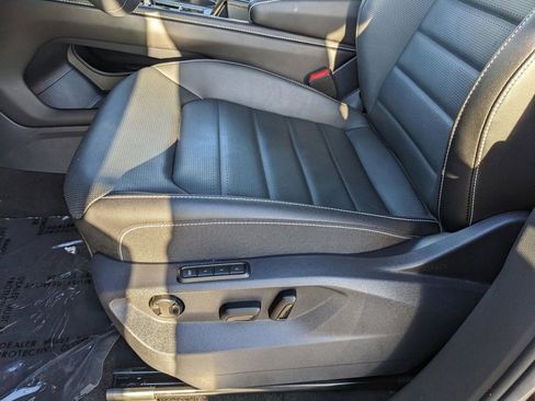 Certified 2025 Volkswagen Atlas Cross Sport SEL R-Line image 17