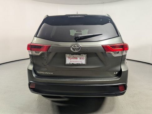 Used 2019 Toyota Highlander Plus FWD image 6