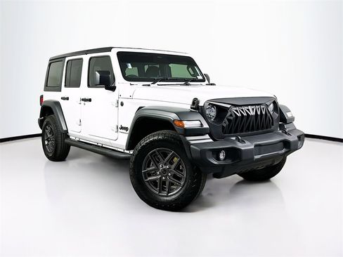 Used 2025 Jeep Wrangler Unlimited Sport image 1