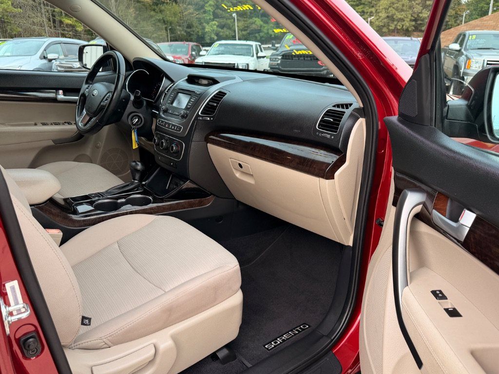 Used 2015 Kia Sorento LX FWD image 19