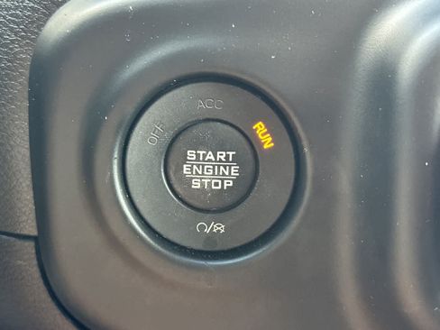 Used 2020 Jeep Gladiator Overland AWD/4WD image 22