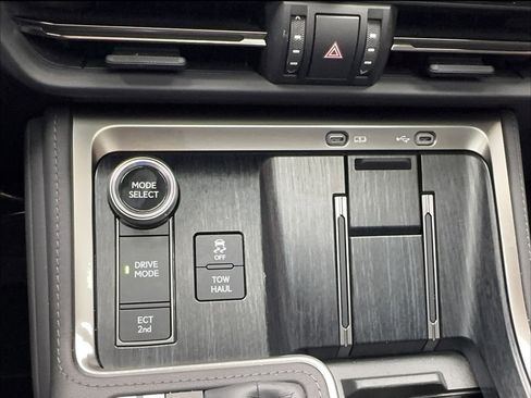 Used 2024 Lexus GX 550 w/ Accessory Package (Z1) AWD/4WD image 48