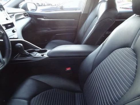 Used 2024 Toyota Camry SE image 9