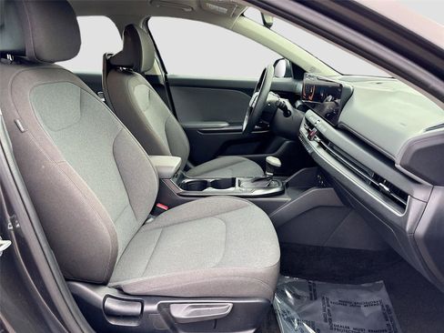 Used 2025 Kia K4 LXS image 25