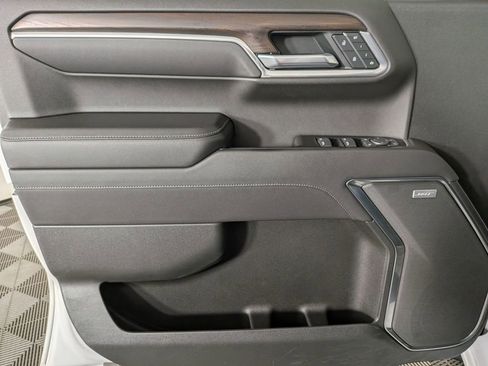 Certified 2022 GMC Sierra 1500 SLT w/ SLT Convenience Package image 18