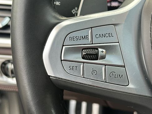 Used 2022 BMW 740i w/ M Sport Package image 26