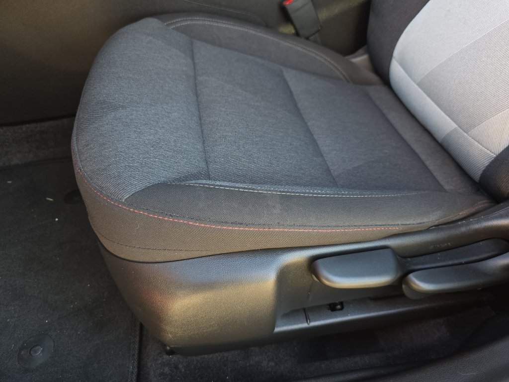 Used 2025 Chevrolet Trax RS w/ Driver Confidence Package FWD image 28