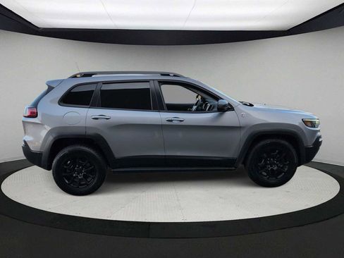 Used 2019 Jeep Cherokee Trailhawk image 9