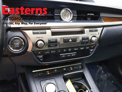 Used 2015 Lexus ES 350 w/ Luxury Package FWD image 19