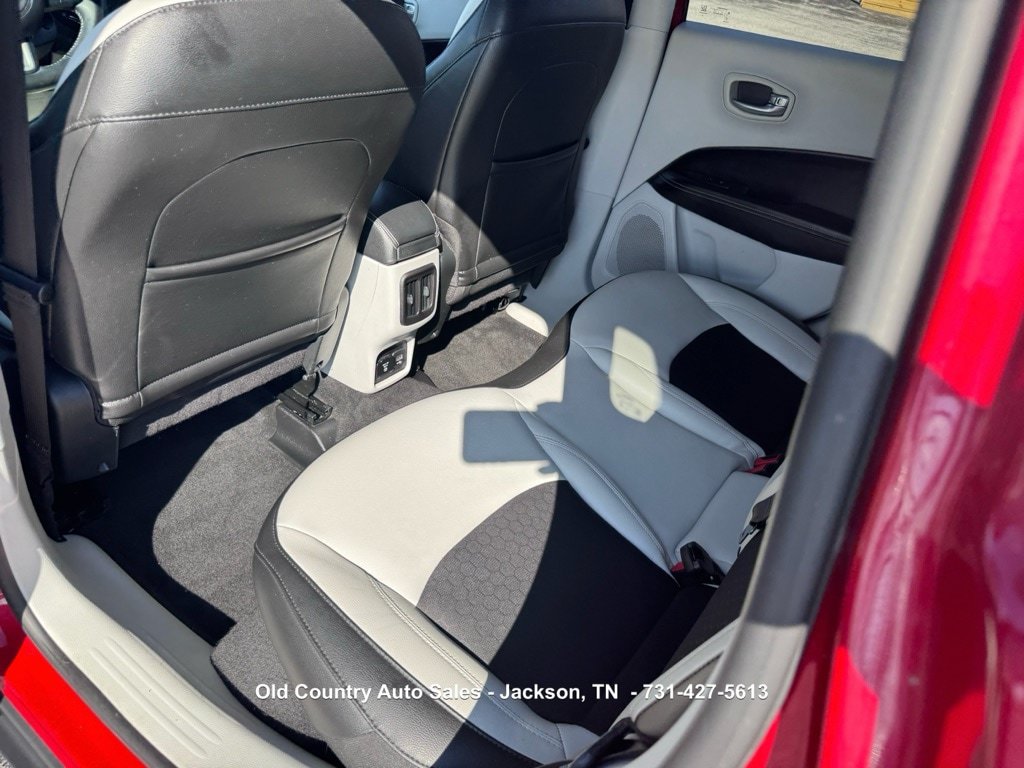 Used 2019 Jeep Compass Latitude FWD image 22