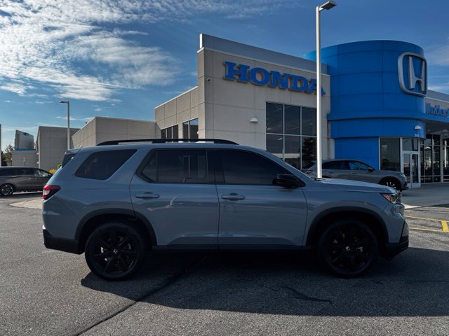 Used 2025 Honda Pilot Black Edition image 4