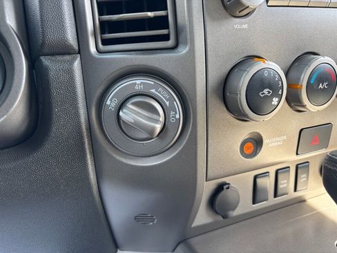 Used 2004 Nissan Titan SE image 15