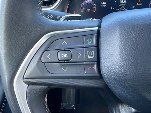 Used 2023 Jeep Grand Cherokee Altitude image 23